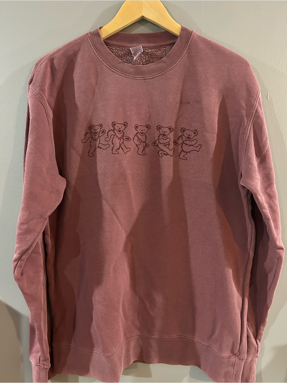 Classic Crewneck Sweatshirt with Dancing Bear Graphic - Mauve.